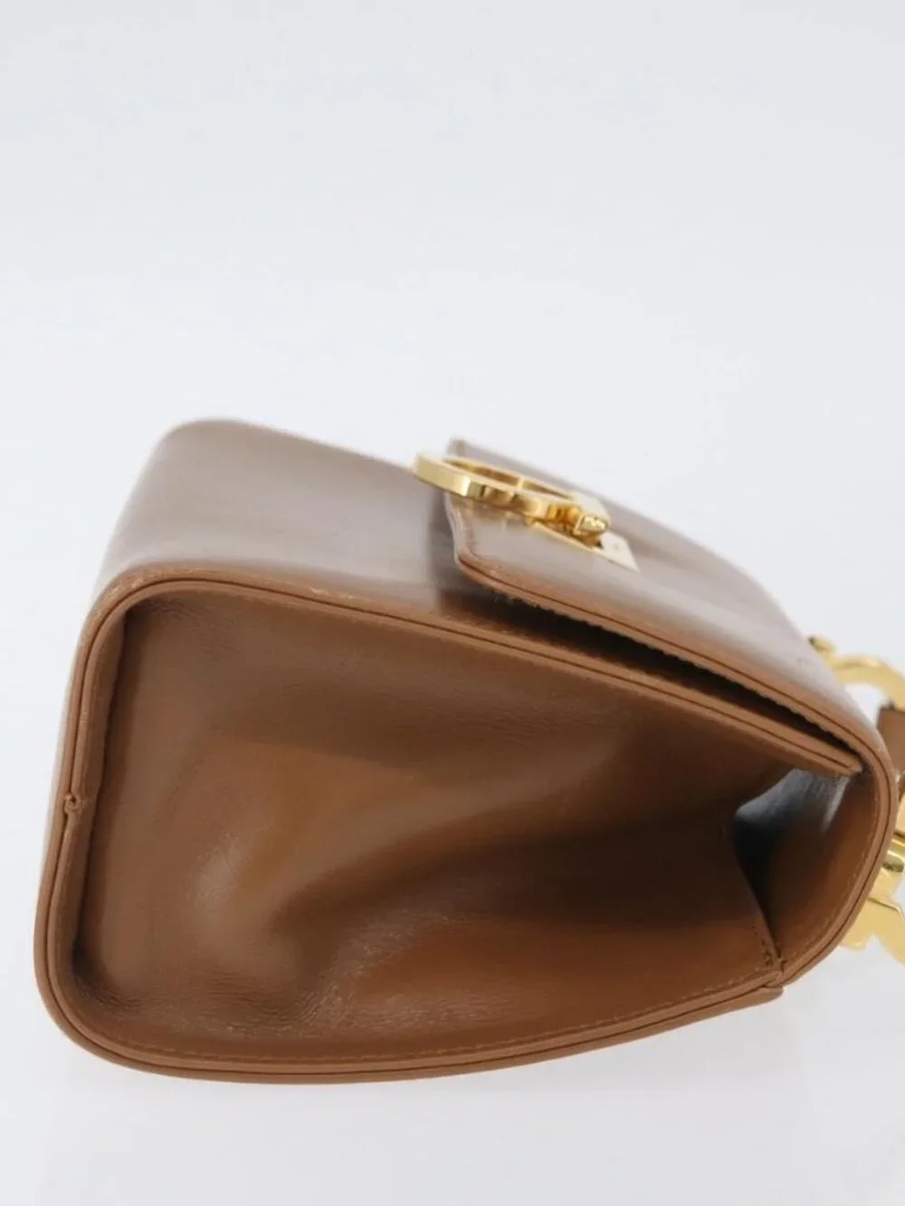 Salvatore Ferragamo Gancini Shoulder Bag Leather Beige Gold Auth BSZ647